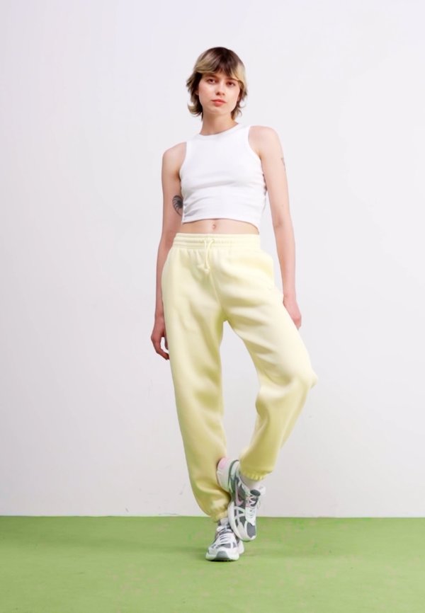 PANT - Tracksuit bottoms - alabaster2