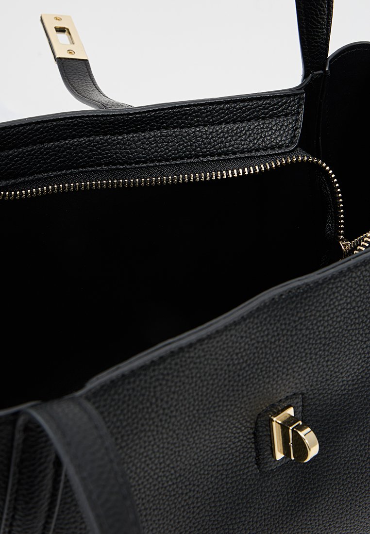 Schwarze Lederhandtasche mit strukturiertem Äußeren. Verfügt über einen goldenen Reißverschluss, sicheren Verschluss und ein geräumiges Inneres. Minimalistisches Design.