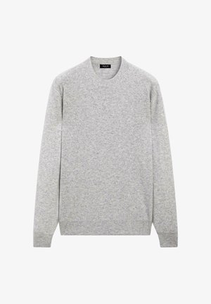 Grauer Pullover aus weichem Material, mit Rundhals, langen Ärmeln und gerippten Bündchen und Saum. Keine Muster oder Hardwaredetails sichtbar.