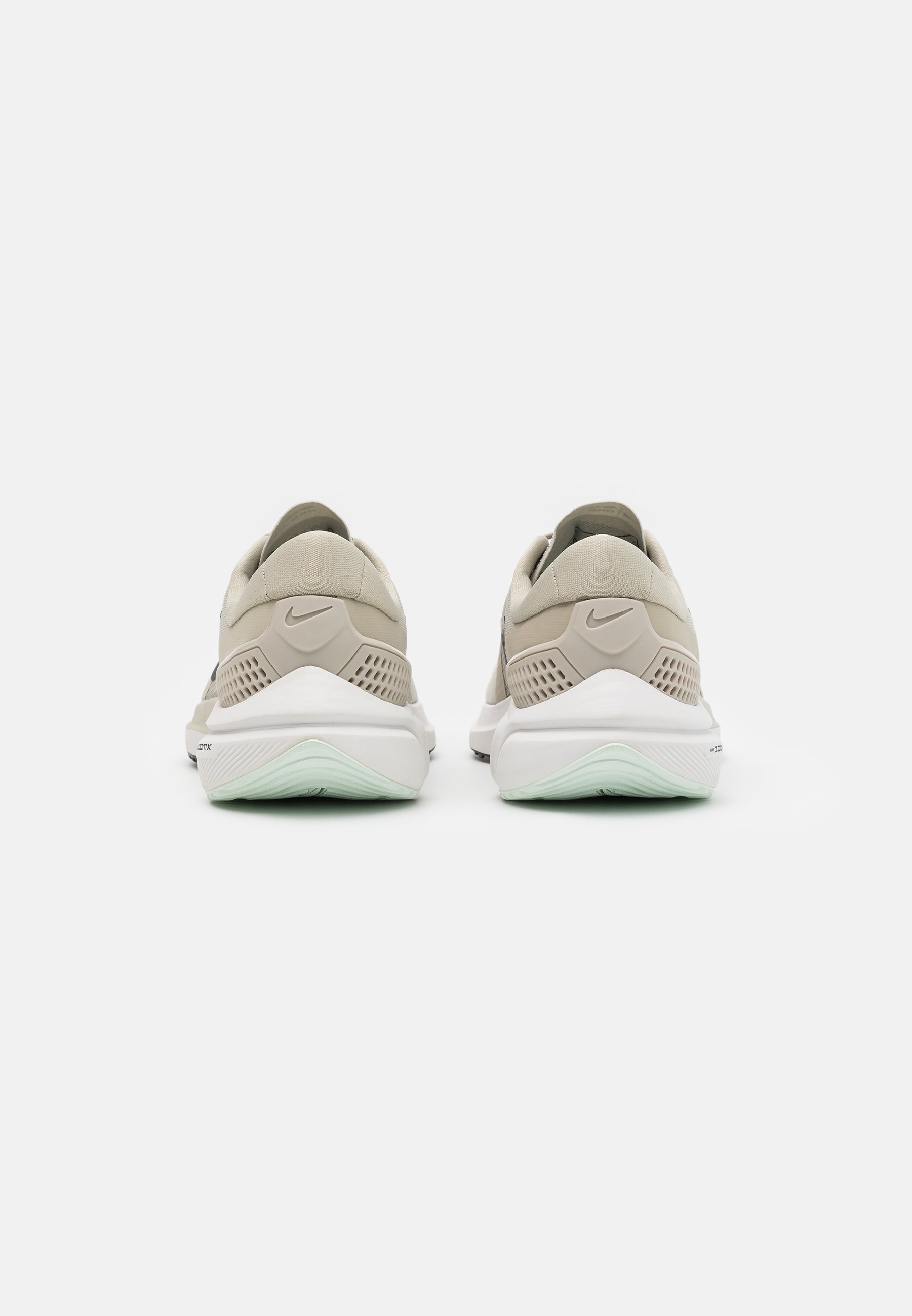 Nike Performance AIR ZOOM VOMERO 15 