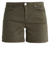 Bermudas de mezclilla en verde oliva con un diseño ajustado, estilo de cinco bolsillos y cierre de botón en la cintura. Tejido suave con una ligera textura.