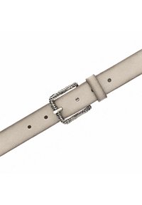 Beige läderbälte med en texturerad spänne i silverfärg och flera storleks hål för justering. Slät yta med minimal stil.