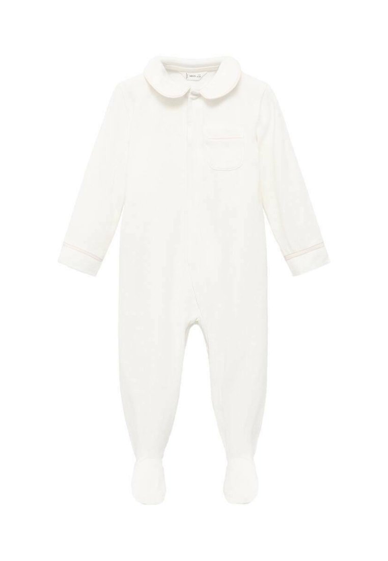 Valkoinen vauvan haalari, joka on valmistettu pehmeästä materiaalista. Siinä on kaulus, pitkät hihat, edessä napitus ja jalkapohjallinen muotoilu, jossa on rintatasku.