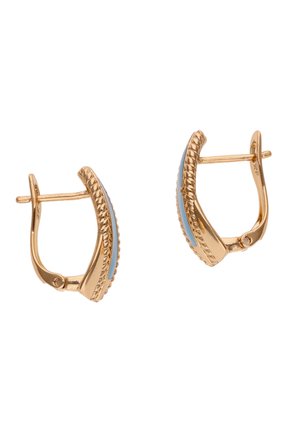 Kultasävytteiset klipsikorvarenkaat, joissa on kiertyvän köyden yksityiskohtia ja sileä vaaleansininen emaliraidallinen ulkokehällä.