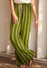 Next TALL FIT - WIDE  - Pantalon classique - green stripe