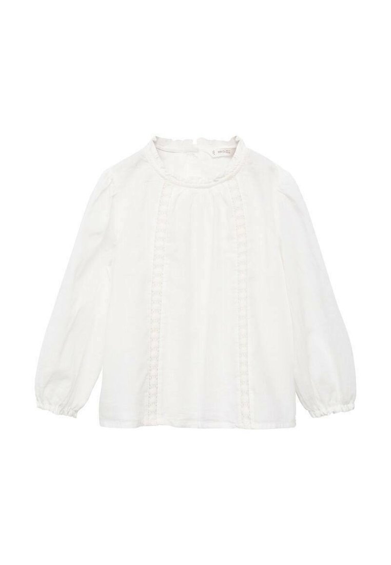 Weiße Bluse mit langen Ärmeln und rundem Halsausschnitt, die an der Vorderseite mit Spitzendetails verziert und an den Bündchen gerafft ist. Hergestellt aus leichtem Stoff.