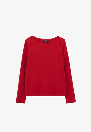 Maglietta rossa a maniche lunghe con collo a giro, dal design semplice senza motivi o loghi visibili, distesa su uno sfondo bianco.