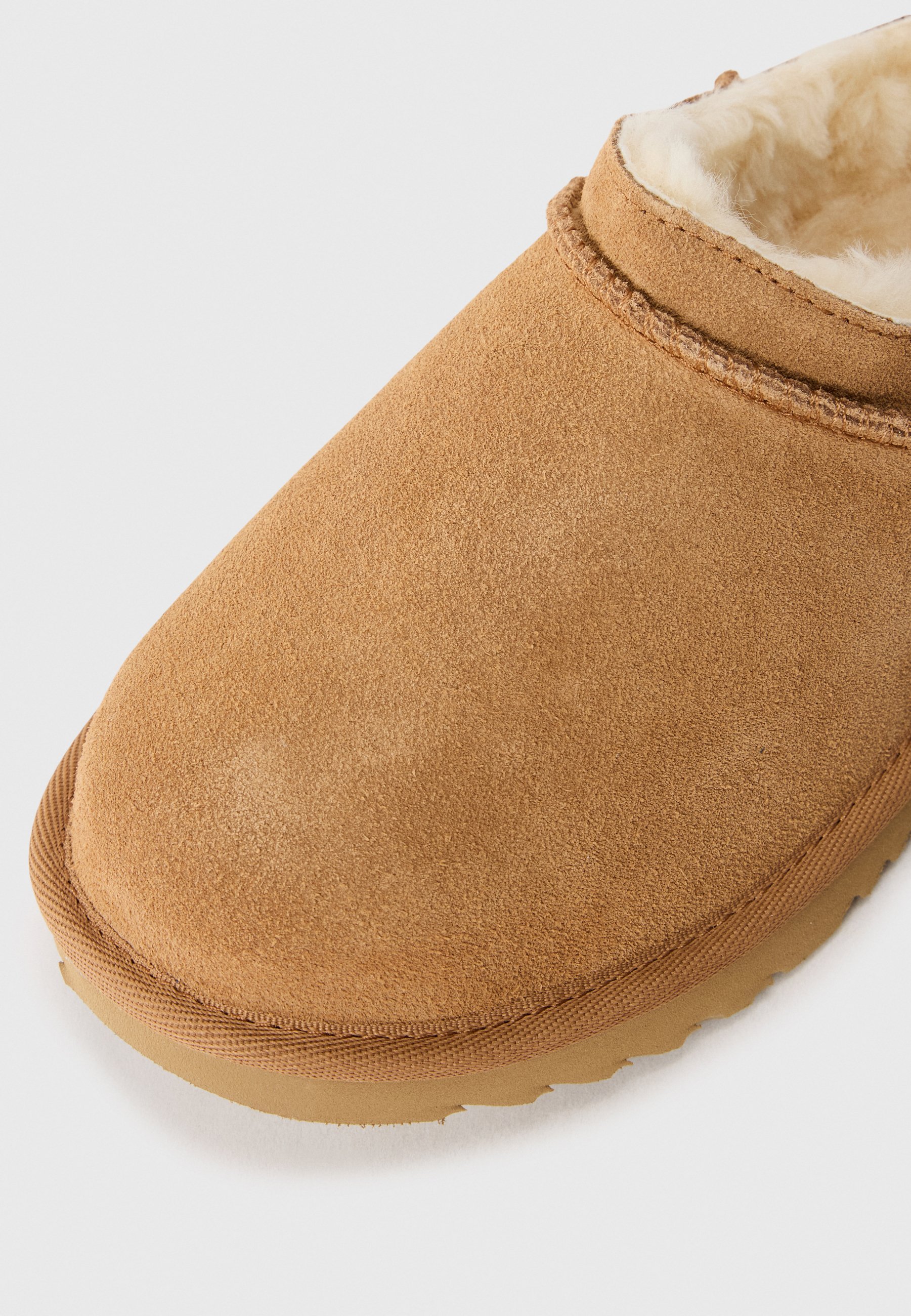 UGG CLASSIC MICRO UNISEX - Slippers - chestnut/light brown
