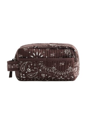 Gestepptes rechteckiges braunes Kulturtäschchen mit Paisley- und weißen Blumenmustern sowie einem seitlichen Stoffgriff.