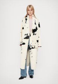 STAND STUDIO PALMER - Zimný kabát - black/off white