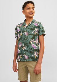 Jack & Jones Junior JCOSTAGGER SEERSUCKER RESORT  - Camicia - laurel wreath