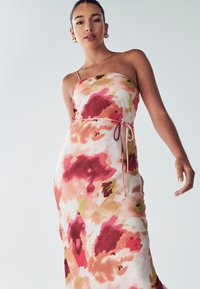 BWLDR Cocktailjurk - peach abstract
