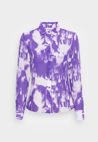 Camisa de manga longa roxa e branca com padrão tie-dye, apresentando um fecho de botões e um colarinho clássico, feita de um tecido leve.