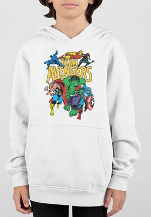 Bílá mikina s kapucí s barevným grafickým designem postav Avengers, včetně Hulka, Thora a Iron Mana, s přední kapsou.