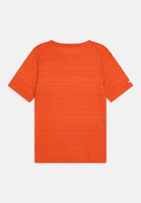 Nike Performance MILER UNISEX - T-skjorte til trening - vintage coral/white