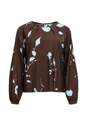 Blouse marron à manches longues, avec un motif floral bleu clair. Tissu texturé, col rond et plis subtils à l'avant.