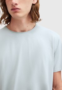 AllSaints BODEGA SS CREW - T-shirt basic - light blue