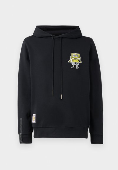 Felpa nera in misto cotone con una grafica di SpongeBob SquarePants gialla sul davanti. Presenta un cappuccio con cordino e polsini a costine.