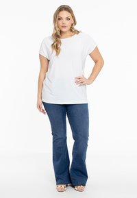 YOEK Wide Fit - T-Shirt basic - white