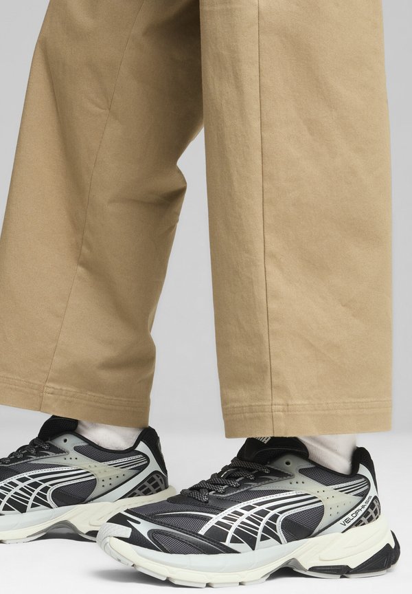 VELOPHASIS BORN - Sneaker low