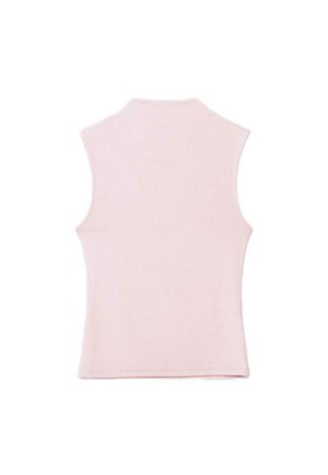 Pletena majica svijetloružičaste boje bez rukava i s visokim ovratnikom, položena ravno, prikazuje stražnju stranu s jednostavnim, čistim dizajnom.