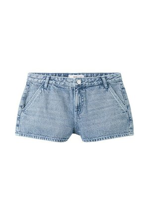 Shorts en denim bleu clair avec poches avant, passants de ceinture, fermeture à bouton, et coutures visibles sur fond blanc.