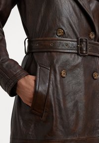 Lauren Ralph Lauren BELTED BURNISHED LAMBSKIN TRENCH COAT - Gabardina - deep mahogany