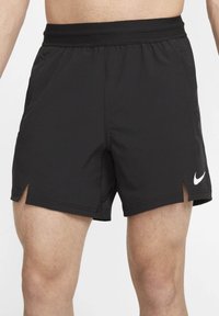 Nike Performance Pantalón corto de deporte - black