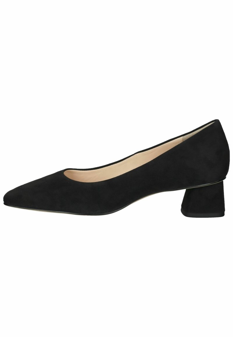 Escarpin en suede noir présentant un bout pointu, un petit talon carré et un intérieur lisse avec un design minimaliste. Aucun motif ou accent notable.