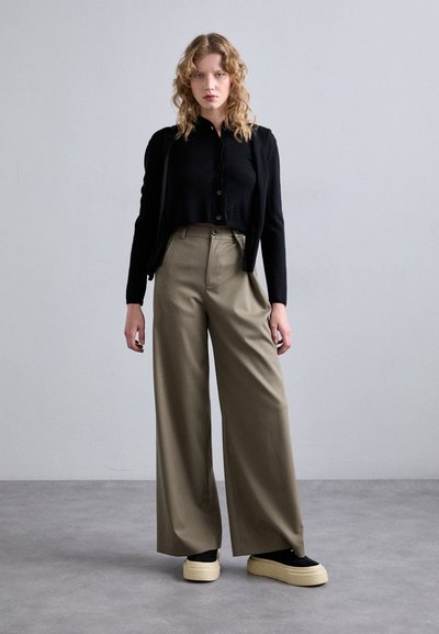 MM6 Maison Margiela Sportcipő - black