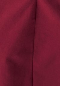 Nevybráno, burgundy