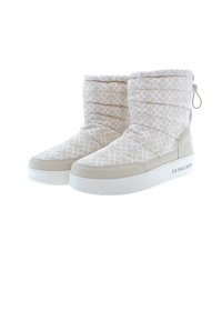 Stivali alla caviglia imbottiti beige con logo bianco, tomaia trapuntata con motivo circolare ripetuto e suola chunky bianca.