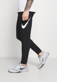 Nike Performance DRY TAPER - Pantalones deportivos - black/white