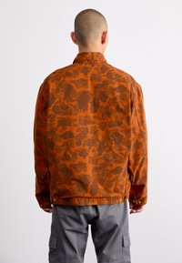 Carhartt WIP DETROIT JACKET - Giacca di jeans - duck/green/turmeric garment dyed