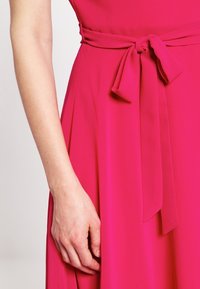 Dorothy Perkins Petite Denní šaty - pink