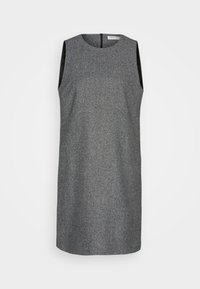 Robe sans manches, longueur genou, grise à motif chevrons, avec encolure ronde et fermeture éclair dissimulée au dos.