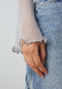 BDG Urban Outfitters SHEER TIE - Chaqueta de punto - grey