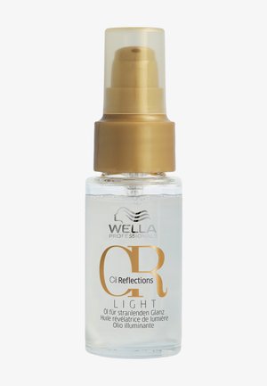 Klare Flasche mit Wella Professionals Oil Reflections Light Haaröl, ausgestattet mit einem goldenen Pumpenspender und einem mehrsprachigen Produktetikett.