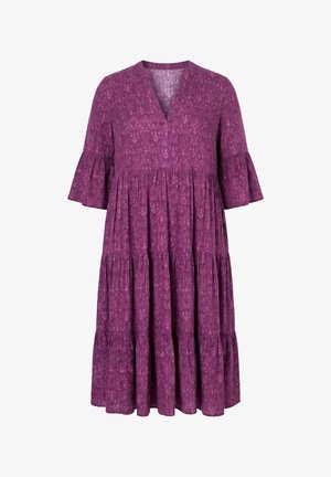 Robe midi violette à volants avec motif subtil, encolure en V et manches évasées longueur coude.