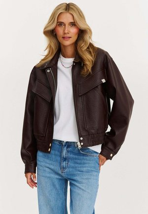 - Kurtka ze skóry ekologicznej