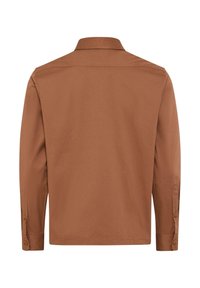 Brun langærmet skjorte med krave, solid tekstur og knapmanchetter; har et rent, minimalistisk design uden mønstre.