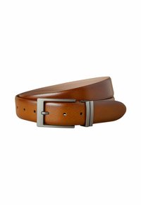 Ceinture en cuir tan avec une texture lisse, équipée d'une boucle rectangulaire en métal argenté et de trous régulièrement espacés pour l'ajustement.