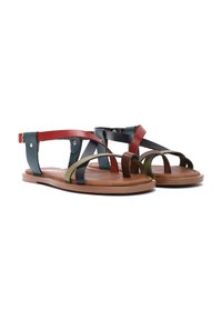 Sandalias de cuero multicolores con diferentes anchos de tiras, suela plana y una plantilla cómoda, en tonos azules, verdes, rojos y marrones.