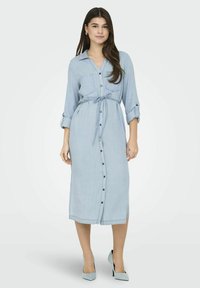 ONLY ONLCHARIS MIDI - Džinsa auduma kleita - light blue denim