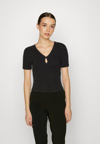 Noisy May NMMAYA O NECK CUTOUT - T-shirt con stampa - black