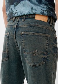 QS Relaxed fit jeans - azurblau