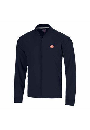 Marineblaue Zip-Up-Jacke mit langen Ärmeln, gerippten Bündchen, einem kleinen runden orangefarbenen Logo auf der linken Brust und seitlichen Reißverschlusstaschen.