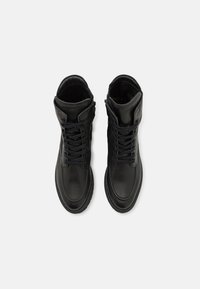 Nubikk FAE BOBBI - Gležnjarji s platformo - black