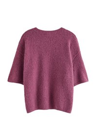 Maglione oversize in tessuto testurizzato e soffice di colore rosa intenso. Presenta scollo rotondo e maniche larghe. Aspetto morbido e accogliente.