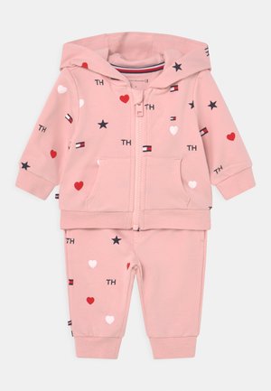 BABY FLAG HOODED SET UNISEX - Trainingspak - pink
